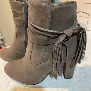 Cute Gray Tan Ankle boots with Suede texture and Tassel Size 8 almost New